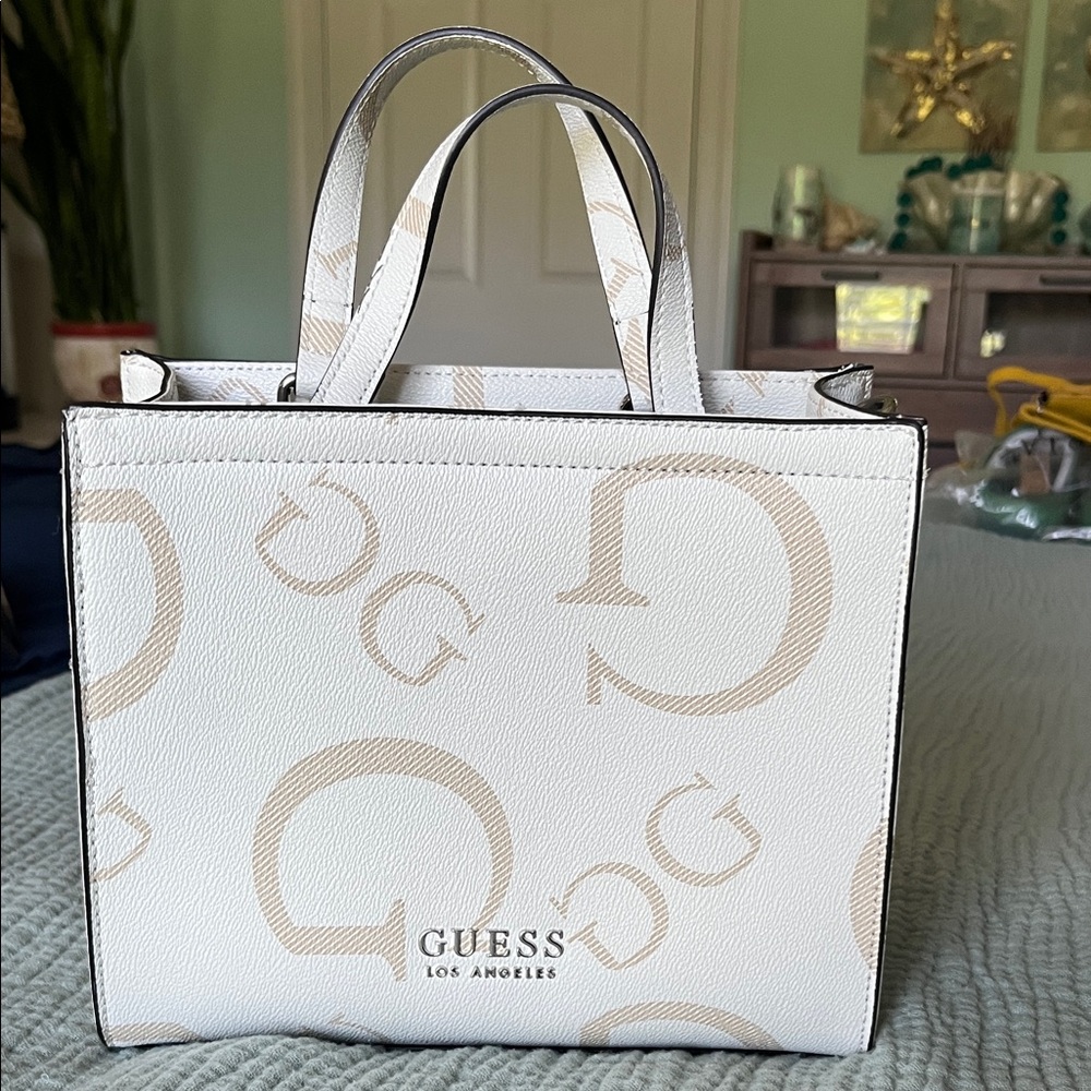 Guess Los Angeles White and Beige Tote Bag